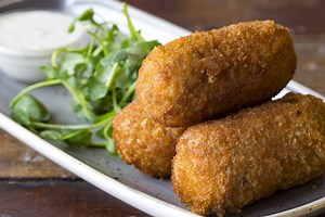 Cómo hacer croquetas de carne rellenas de queso. Receta fácil y económica con carne molida