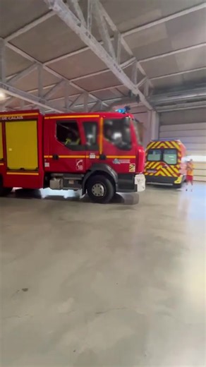 Départ pour feu pour le fpt d’Arras 🇫🇷🚒🤩🔥merci @Noahdu71 @Claragorges57🚒 @Kélian71🚒 @fan pompier des landes40🇨🇵 @Objectif BMPM 🚒👨‍🚒 @Fan.pompiers06 @Futur pompiers du 56 @nathan.rxz67 @secoursurgencefr @!
