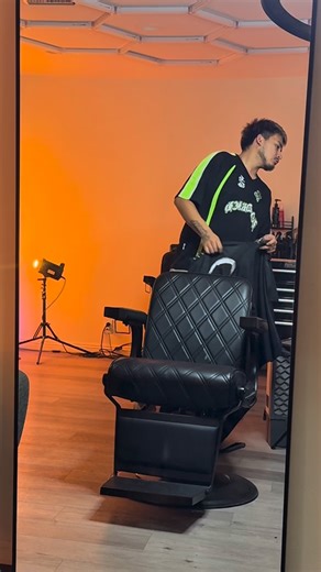 @j4y.fadez on Instagram: "This haircut is called a texture fringe, and it suits most head shapes and is super good for super straight hair because it allows you to add lots of texture and more movement. If your in Los Angeles and need a service click the link in my bio.#losangeles #fade #hairvideos #labarbers"