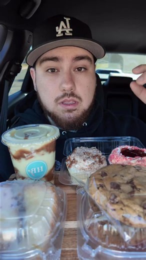 Orlando Mendoza | Today we're trying on of the best bakeries in Phoenix. We're at Hunnie Butter @hunniebutterbakery | Instagram