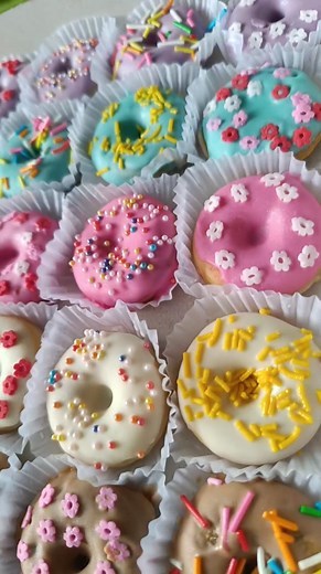 MINI DONUTS!!! Glazed in colorful chocolate😋 Adding color to your dessert table! 📩📩📩📩 | Domilyn Lopez