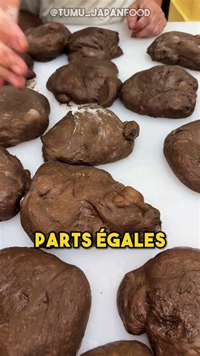 Son tout premier gâteau au chocolat