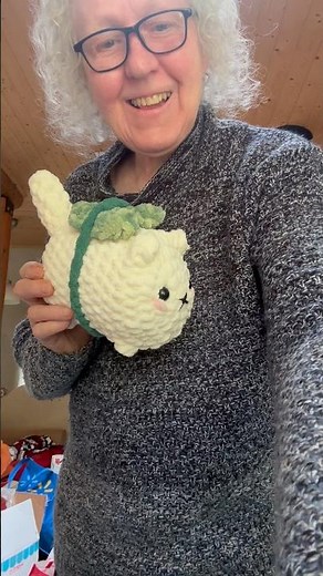 Crochet Sushi Loaf Cat. Pattern by ‪@AnnieCarrawayArt‬ #amigurumi #loafcat #crochet #plushies
