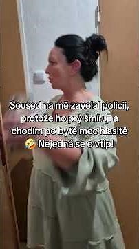 Soused na mě zavolal policii, protože ho prý šmíruji a chodím po bytě moc hlasitě! #Shorts #cesko