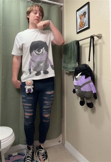 Fun Eyeliner Prank Inspired by Minions