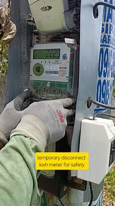 temporary disconnect kilowatthour meter for safety due to restoration of loadside sdw short circuit #highlights2025 #disconnect #pobrenglineman2 #highlightseveryonefollowers #everyoneactivefollowersシfypシ゚viralシalシ #foryouシpage #tensionning #LINEMAN #electricity #everyoneactive #higlightsシ゚ #lineworkers #electrical | PobrengLineman2.0