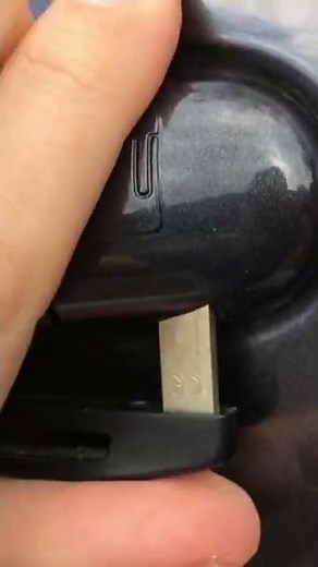 Open and start a Renault car with the spare key if the hands-free card no longer works 🔑🚗