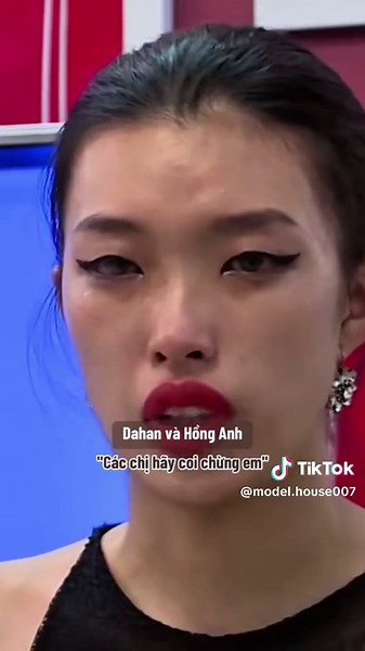 Throwback thời debut của Dahan Phương Oanh và Hồng Anh lúc tham gia Next Top Model All Stars và bị edit loại trước các đàn chị. Câu nói của Kikki Lê ứng nghiệm khi cho rằng 2 đàn em chưa đủ tư cách ngồi chung mâm với mình #dahanphuongoanh #topmodel #throwback #fashion #xuhuong #fyp #viral