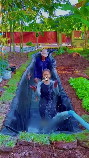 He turns his garden into a pond… for almost $0! 😱 #shorts #garden #viral