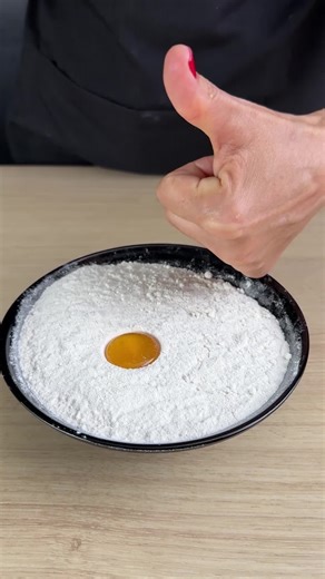 Comment utiliser un verre doseur pour incorporer les ingrédients à la pâte sans gaspillage. | Super Savoureux