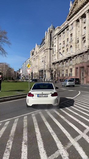 The crazy guys😮‍💨#foryou #budapest #fy #viral #clean #fypシ #hungary #spotting #lifestyle #spotter #ferrari #bmw #crazy