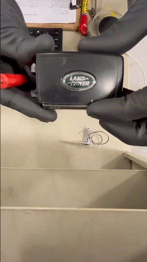 2025 LAND ROVER KEY FOB BATTERY REPLACEMENT #car #mechanic #diy #learning #reels #shorts
