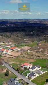 🏡 Moradia Isolada com Anexo – 157.500 € 📍 Ref.: CAS_2235 | Castanheira, Guarda 📞 Contacto directo: 351 969 026 550 📲 WhatsApp: wa.me/ 351969026550 🔗 Mais info: https://dez.pt/yv8nfn1p Moradia isolada a poucos minutos da Guarda, com 2 pisos, anexo habitável e ótimo espaço exterior. ✨ Composta por: 3 quartos, sala com lareira e recuperador, cozinha equipada Aquecimento central a gasóleo Anexo com kitchenette, lareira, quarto e WC Garagem, casa de banho exterior, furo de água Zona exterior soa