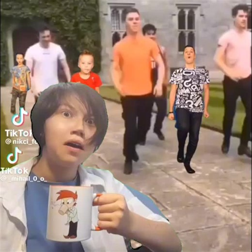 Михаил танцует @Я буллю фд 13 карт и Зайчика #михаил13карт #михаилмояжена