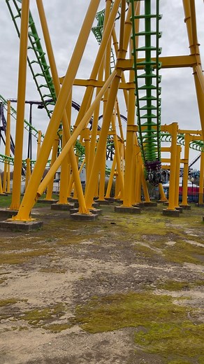 Going for a loop 🎢 #slc #suspended #looping #coaster #vekoma #rollercoaster #sixflags #newengland #riddler #massachusetts #themepark #meta #reels | Daishawn Reid
