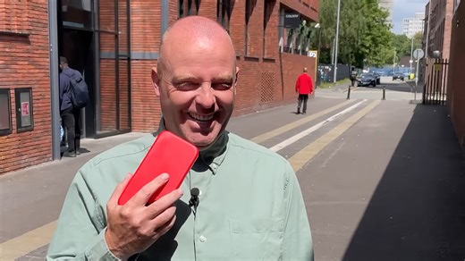 Pranking a dinosaur scientist