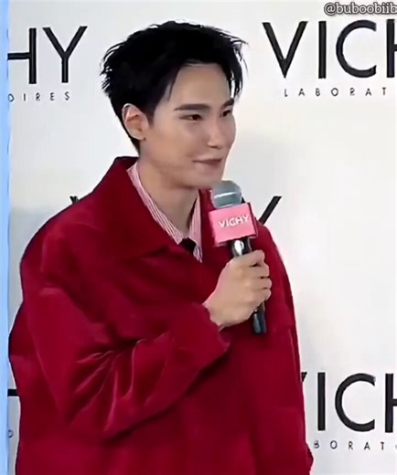 A: Daytime date at a cute cafeB: Romantic night date with a scenic view☀️In the past I would've answered A but now my answer is B because the person I want to go on a date with doesn't like daytimeBecause Mark hates the heat yes Ju we know who#junniorrs #markjrtn #juniormark