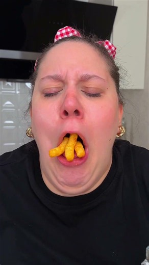 How To Eats Cheetos Puffs?🧡