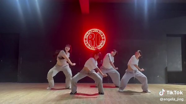 -@Stella RC @Moe Hnin Chit @Shen #saxolove #dance