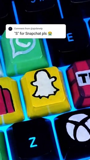 Drawing S for Snapchat but on the custom keyboard! #keyboard #keycaps #drawing #snapchat