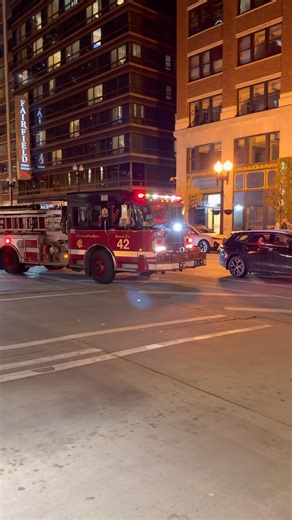 🚨Chicago Fire Department Engine 42 responding from quarters, March ‘26