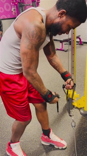 Back workout/cable flys #backworkout