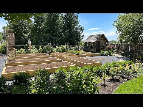 Setting Up Drip Irrigation in My Parent’s NEW Raised Beds! 💦💚🌿 // Garden Answer