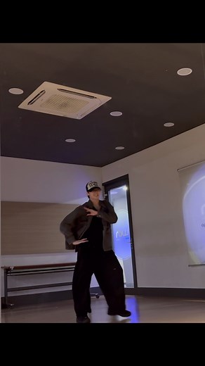 HWAN WOONG Paradise Performance on Road To Kingdom 2