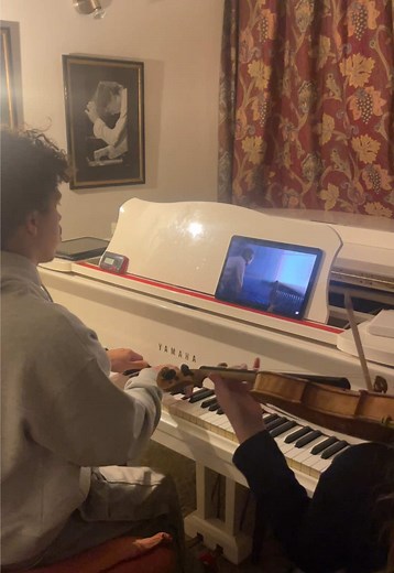 Polar express @manon_lamystahl #polarexpress #christmas #piano #violin