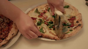 How a Deaf-Run Pizzeria Takes Your Order Over the Phone