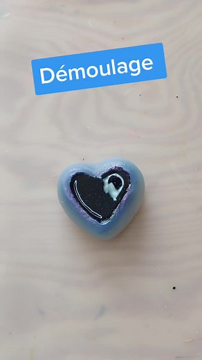 Aimant coeur avec reflet violet et vert... 5€ #edencreations31 #pourtoi #petitecreation #creation #aimant #magnet #coeur #💜💚 #pepite #pepite! #magnifiques