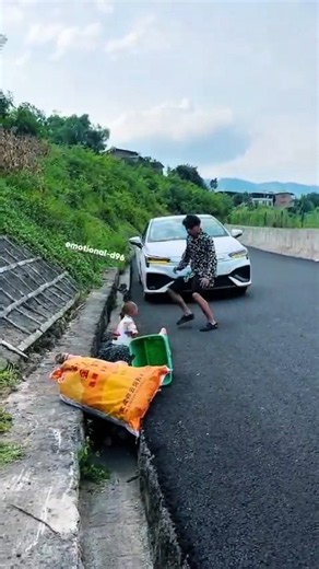 See what happens to this little kid 😱 #shorts #video #viral #trending
