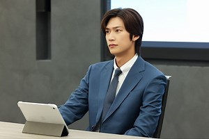 【ネタバレあり】『初恋DOGs』第9話　ソハは愛子に降り注ぐ雨をしのぐ傘　ナ・イヌが王子様っぷりを発揮！ | コンテンツLOVERメディア U-NEXT SQUARE