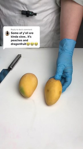 Replying to @des Hello, take a video to discuss the topic of cake and fruit.#tiktok #fouryou #cake #beautifullcake #diycake #pipingbuttercream #cakepiping