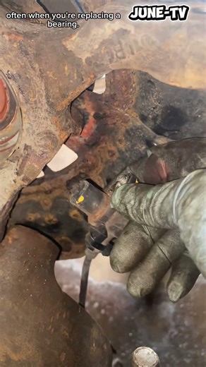 Toyota Camry - A trick how to remove a Stuck or Stumble, wheel speed sensor🛠️🔩