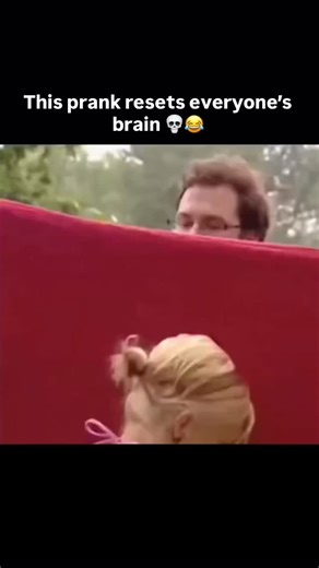 MALES | PSYCHOLOGY | MONEY on Instagram: "You might assume this prank works because people are easily startled. That assumption is incomplete. The reaction comes from a brief breakdown in how the brain predicts continuity. The source is a staged prank built around expectation, timing, and perceptual conflict. A familiar situation is established. The brain predicts the next moment. An unexpected interruption occurs. Prediction fails. Processing briefly pauses. Confusion becomes visible. The effec