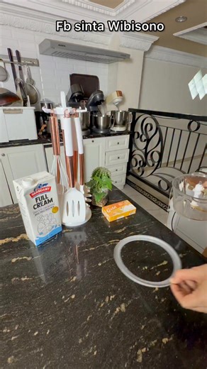 Sinta Wibisono on Instagram: "Sesimpel itu bikin disert buat senengin diri sendiri dan keluarga. Takaran sendok #resep #pudingkejukaramel #pudingchesecake"