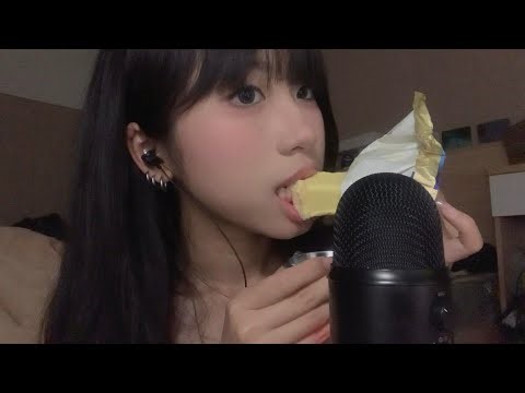 【00猪 ASMR】轻语闲聊 | 黄油蘸白糖咀嚼音 | Butter dipped in sugar chewing sound