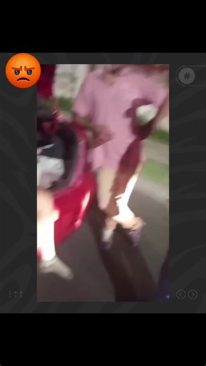 “Operativo Celos”: taxista borracho y su pareja en el baúl Un control vehicular terminó con sorpresa. Un taxista dio positivo en alcoholemia y, al resistirse a entregar el auto, confesó que llevaba a alguien en el baúl. Los agentes lo abrieron y encontraron a su pareja, que aseguró haberse escondido allí para comprobar si su marido la engañaba mientras trabajaba. El conductor fue detenido y sancionado por manejar alcoholizado y transporte irregular de personas. | Franco Maximo