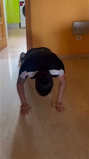 Plank hand walk (variation)