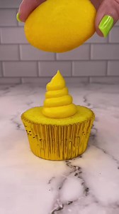 73K views · 1.3K reactions | BIG BIRD  cupcake sandwiches #cupcake #bigbird #sesamestreet #cakedecorating #cakeartist #bakinghacks | Cupcake SB12 | Facebook
