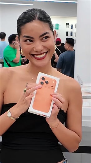Kookoo Macasaet on Instagram: "A little throwback to when I got my iPhone 17 Pro. 😅 Whether you need an iPhone 17 series upgrade or just want to treat yourself, UnionBank PayEasy has you covered. Hindi masyadong nakaka-guilty gumastos because Power Mac Center offers 0% installment up to 36 months when you purchase with your UnionBank Credit Card.🙂 Kuha na rin kayo mga mare para twinning tayong lahat sa Cosmic Orange iPhone 17!🧡"