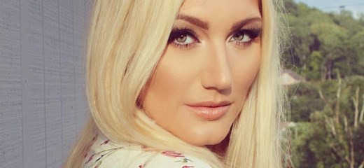 Hulk Hogan's Daughter In Wet Bikini Told She's 'Playboy' Material