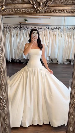 From sleek drop-waisted ballgowns to fully detailed fitted gowns — choose your favorite dress✨