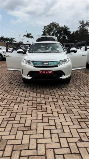 Explore the 2017 Toyota Harrier Features and Specs