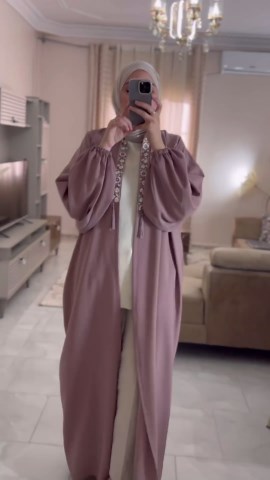 Assra fashion on Instagram: "Abaya simps Prix:4300d ( sans ribe) Prix : 5400da (avec robe beige) Taille standard Tol hta 1.70m Les commandes par site Assraboutique.com Tlgawh f bio Haya doka rani nsana fi raykoum fi les commentaires mes chéries😍♥️♥️♥️♥️♥️♥️♥️♥️ Livraison à 48 willaya #hijab #hijabfashion #hijabers #collection #robehijab"