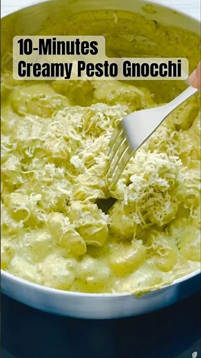 Creamy Pesto Gnocchi Recipe -https://sandhyahariharan.co.uk/creamy-pesto-gnocchi/ #gnocchi