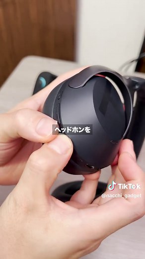 Switch2にイヤホンを接続する方法を紹介します。 【有線の場合】 １．有線イヤホンをSwitch2本体上部のオーディオジャックに接続するだけ。 遅延もないので、個人的にはこっちがおすすめ。 【無線の場合】 １．ホーム画面＞設定＞Bluetoothオーディオを選択 ２．登録するを選んでペアリングモードにする ３．任意のBluetoothイヤホンかヘッドホンをペアリングモードにする ４．Switch2に表示されたデバイスを選択するとペアリングされて音声が聞けるようになります。 複数のデバイスを登録することはできるけど、音声が出力されるのは１台のみなので要注意。 Switch2本体とヘッドホンの音量ボタンどちらでも音量調整ができるので、結構便利。 Switch2持っている人は、ぜひ試してみて！ #Switch2 #ワイヤレスイヤホン #イヤホン #TikTokSRP #大人の学び直しキャンペーン