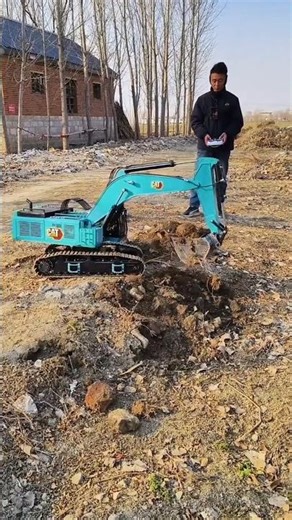 Miniature Construction: Watch this RC CAT Excavator Dig Deep!