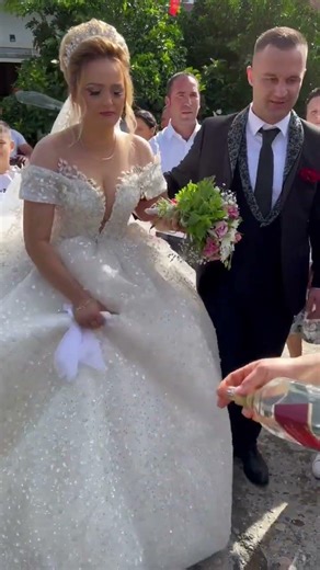 Marja e nuses, dhendri takon nusen 🥰